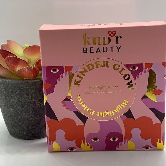 $20💥 KNDR BEAUTY Glow Highlighting Palette - Picture 7 of 8